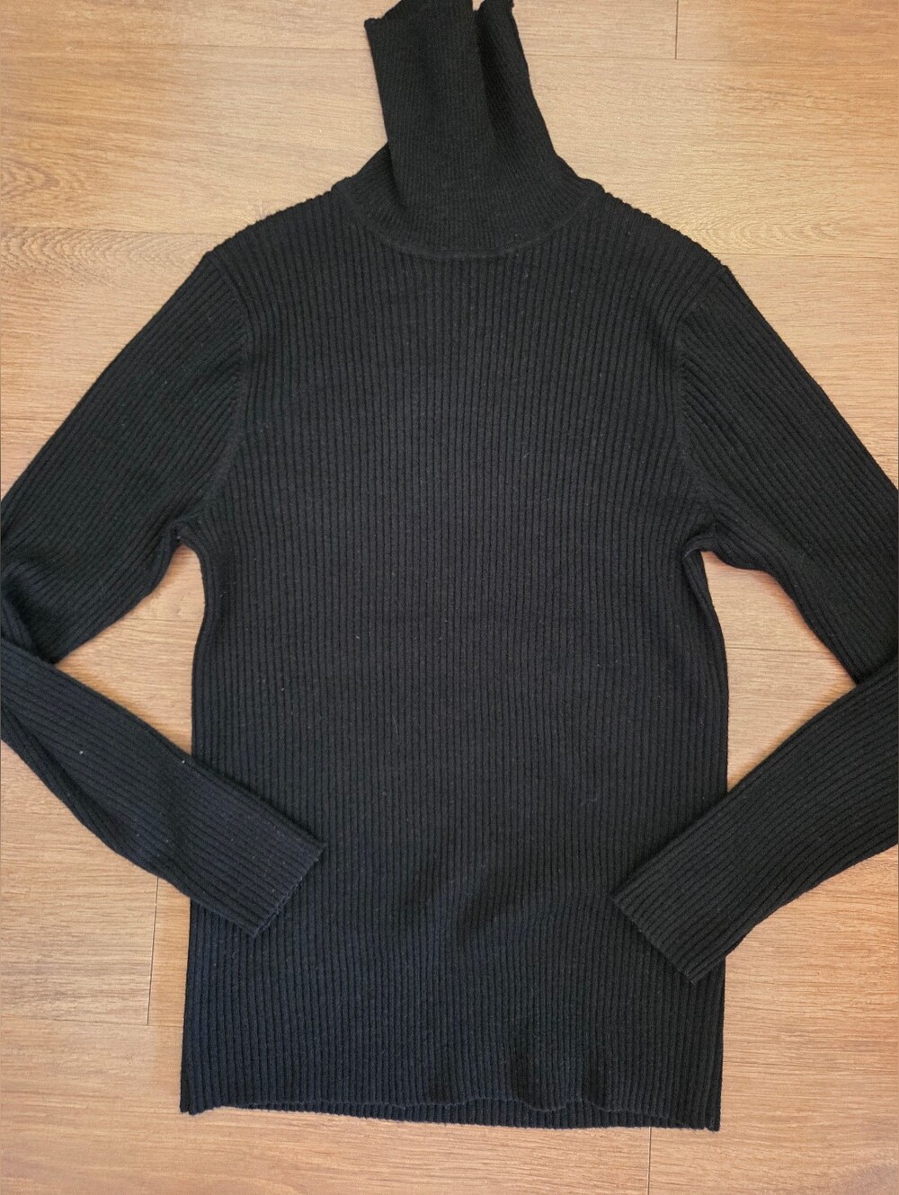 Uniqlo Black Ribbed Turtleneck Sweater for Men